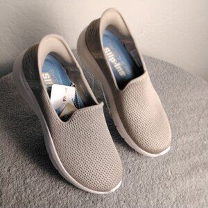 Skechers Women’s GO WALK Flex Relish Slip-Ins Hands Free Size 6.5 Taupe Beige